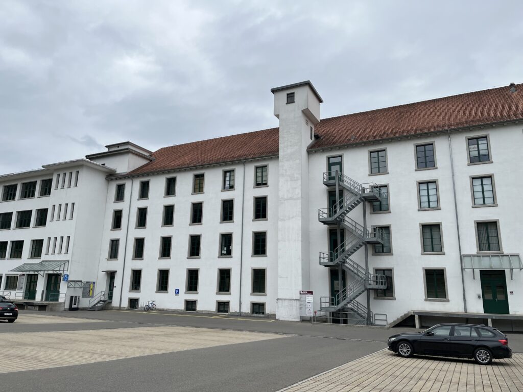 eForm Solutions AG, Haldenstrasse 5, 6340 Baar